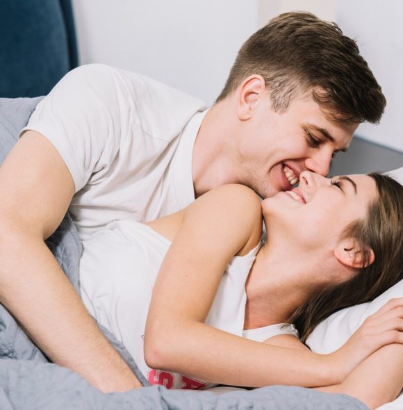 couple happy after ED treatment of men in Ontario Canada